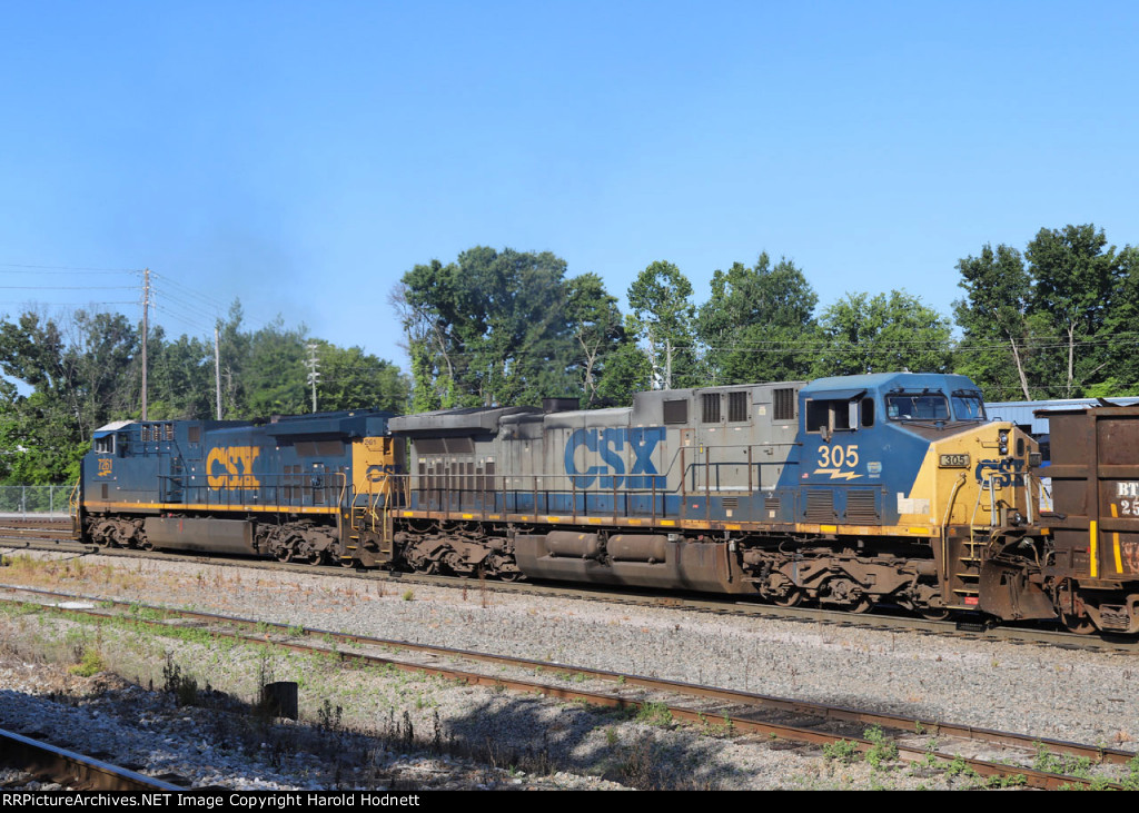 CSX 7261 & 305 build train L619-25